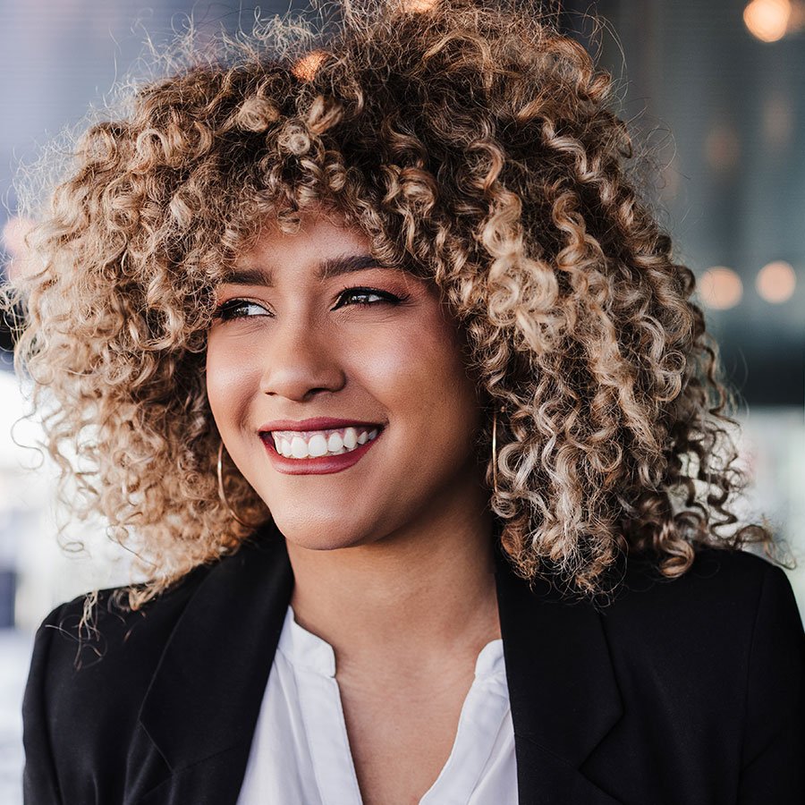 portrait-of-happy-confident-business-woman-in-cafe-F6Z5V2G.jpg portrait-of-happy-confident-business-woman-in-cafe-F6Z5V2G.jpg